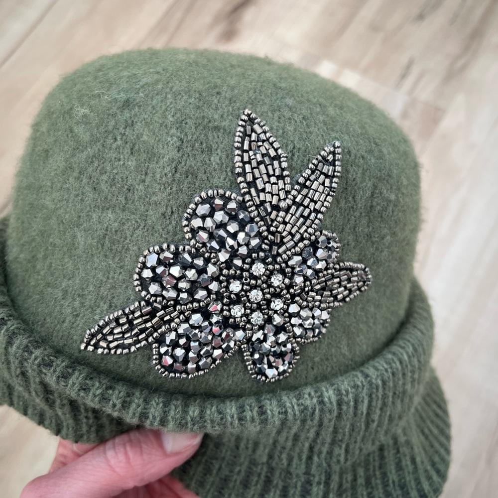 Something Special Green 100% Wool Hat Rhinestone Beaded Flower - Picture 3 of 7